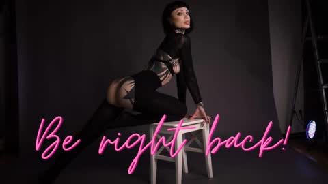 dgtlgrl online show from November 1, 3:05 pm