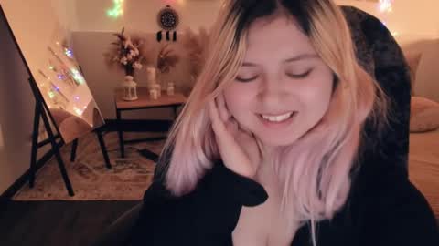 Dia online show from April 14, 9:04 pm