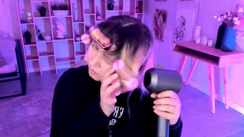 Dia online show from November 8, 8:03 pm