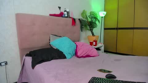 Snapshot of diabla_sexyboobs chatting on January 19, 9:02 pm D I A B L A online show from January 19, 9:02 pm