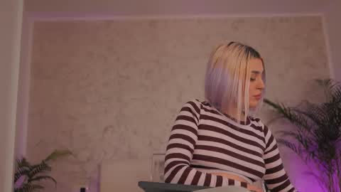 Thea online show from February 25, 4:05 pm