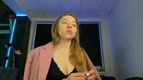 LADY DI online show from April 10, 1:39 pm