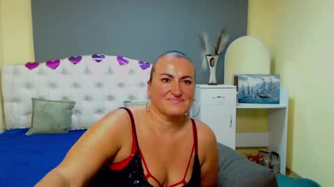 Snapshot of dianamgg chatting on October 10, 7:13 am Diana online show from October 10, 7:13 am