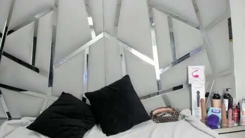 dianarous online show from February 12, 4:47 am