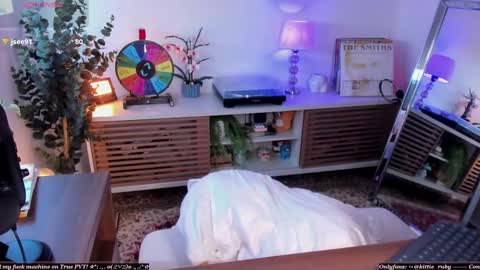 Estef  Germn     online show from April 7, 7:05 pm