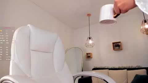   online show from March 19, 12:42 pm