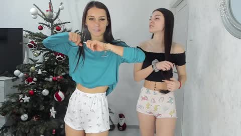 Gyna    Josie    online show from January 4, 4:55 am