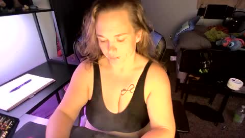 dirtyshortgirl420 online show from August 7, 1:34 am