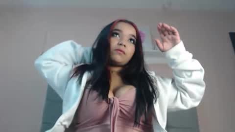 disyamil_pineda online show from April 8, 3:30 am