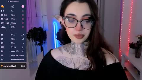 dixipixi_ online show from November 7, 6:30 am