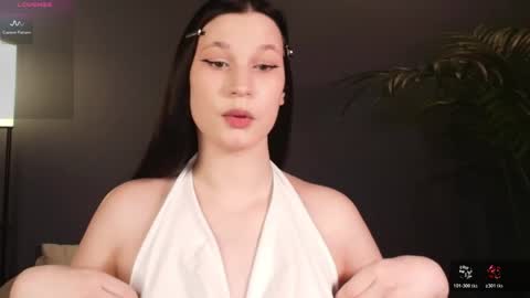 Mia online show from April 16, 7:08 am