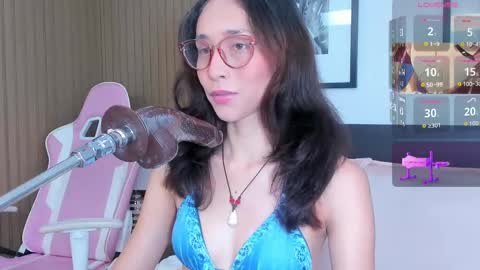 Snapshot of doll_bella_ chatting on October 3, 8:25 pm Bella online show from October 3, 8:25 pm