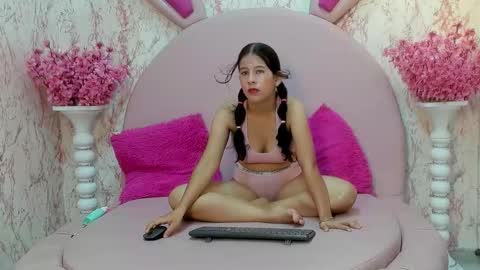 Dollyboobsy  online show from March 8, 1:37 pm