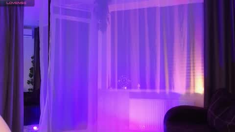 Vikky online show from October 6, 4:34 pm