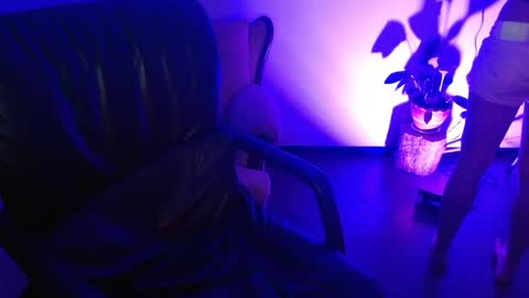   online show from April 17, 7:43 am