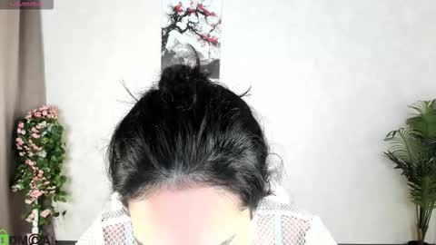 Aura online show from November 2, 7:45 am