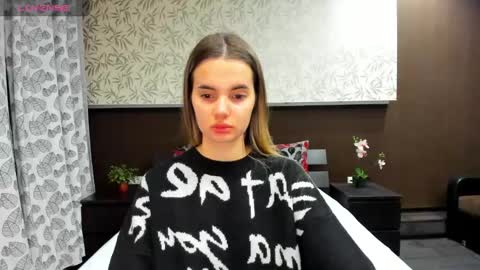 Donna On GMT2 Mon-Fri 3-9 AM online show from December 24, 11:55 pm