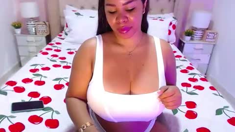 Snapshot of donnaadore chatting on October 19, 10:45 pm Donna online show from October 19, 10:45 pm