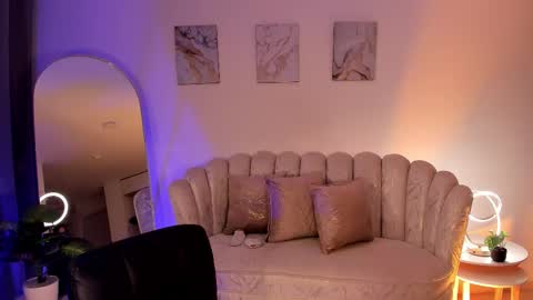  Donna Stonne  online show from February 24, 4:00 am