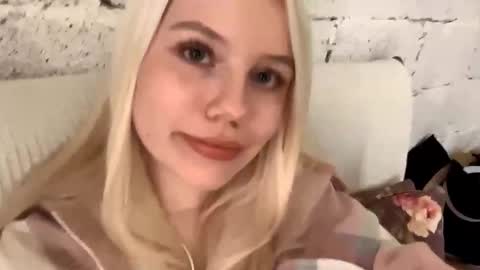 Snapshot of donnettakeblish chatting on October 20, 12:41 pm Stella online show from October 20, 12:41 pm