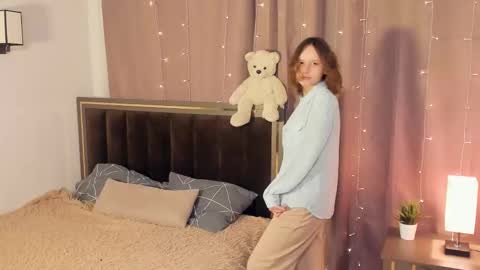 Violet online show from November 7, 8:25 pm