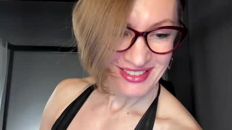 Snapshot of dorothy_meyer chatting on February 11, 9:20 am Dorothy Next stream on Monday at 3am-9am online show from February 11, 9:20 am