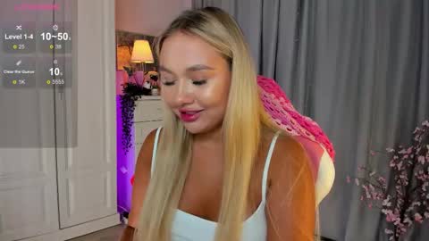 Snapshot of dreamaise chatting on September 17, 3:54 pm  Mary   pvt open    use pink and blue app lovense online show from September 17, 3:54 pm