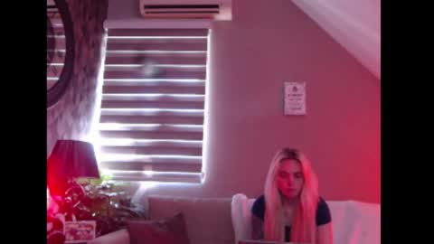 A girl online show from July 10, 7:31 am