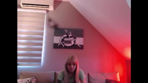 A girl online show from March 3, 7:59 am