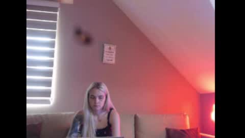 A girl online show from June 5, 7:58 am
