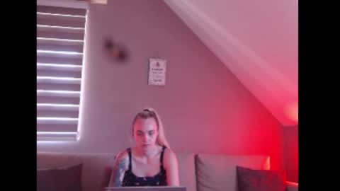 A girl online show from August 2, 7:11 am