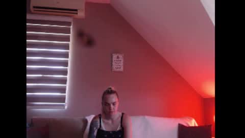 A girl online show from June 30, 10:15 am