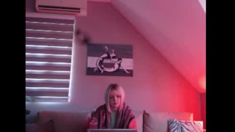 A girl online show from October 27, 7:59 am