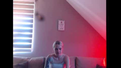 A girl online show from June 22, 7:27 am