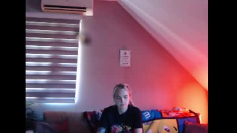 A girl online show from July 3, 7:47 am