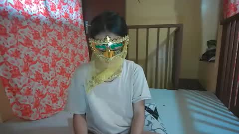 layla online show from January 12, 8:30 am