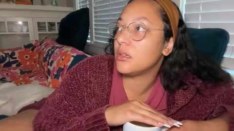 RIRI OR DREAMY online show from April 10, 1:50 pm