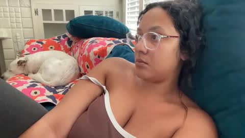 RIRI OR DREAMY online show from April 12, 10:23 pm