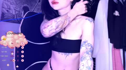 Snapshot of drillhouse_ chatting on October 17, 4:05 am Tara online show from October 17, 4:05 am