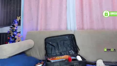 duamilktits online show from December 15, 9:03 am