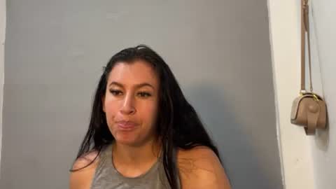 dulceizzy online show from April 6, 12:43 am