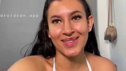 dulceizzy online show from April 15, 12:22 am