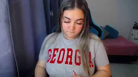 Snapshot of dumont_model chatting on December 14, 9:56 pm Nicole   online show from December 14, 9:56 pm