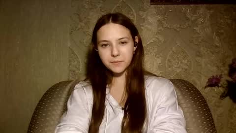 Yuni online show from April 18, 7:07 pm