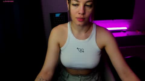 Snapshot of easy_heasy chatting on January 27, 2:53 am online show from January 27, 2:53 am