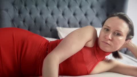 Nadia Ferreira  online show from January 31, 9:48 am