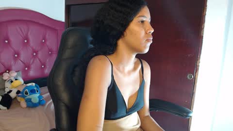 ebony_foxxx online show from January 8, 3:10 am