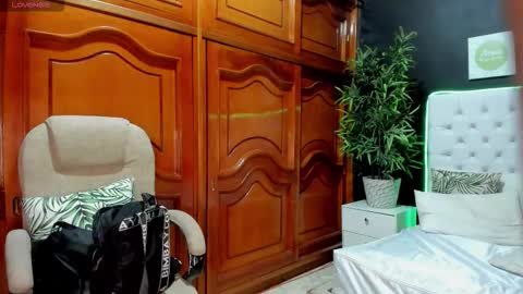 ebony_katterin online show from December 18, 11:15 am