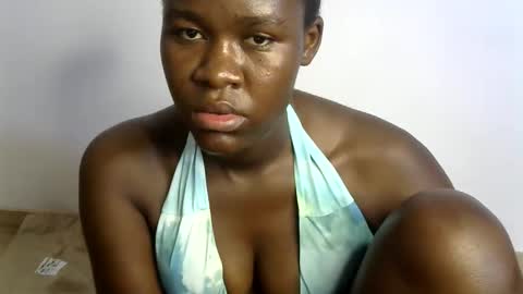 ebony_lynne online show from April 13, 10:32 pm