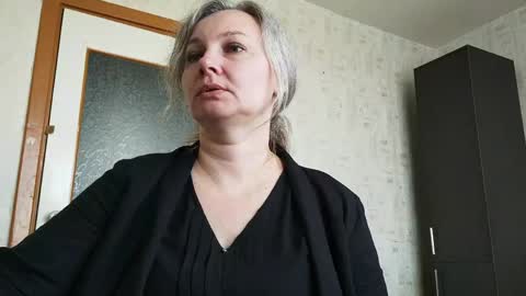 edithmanning online show from May 15, 6:27 am